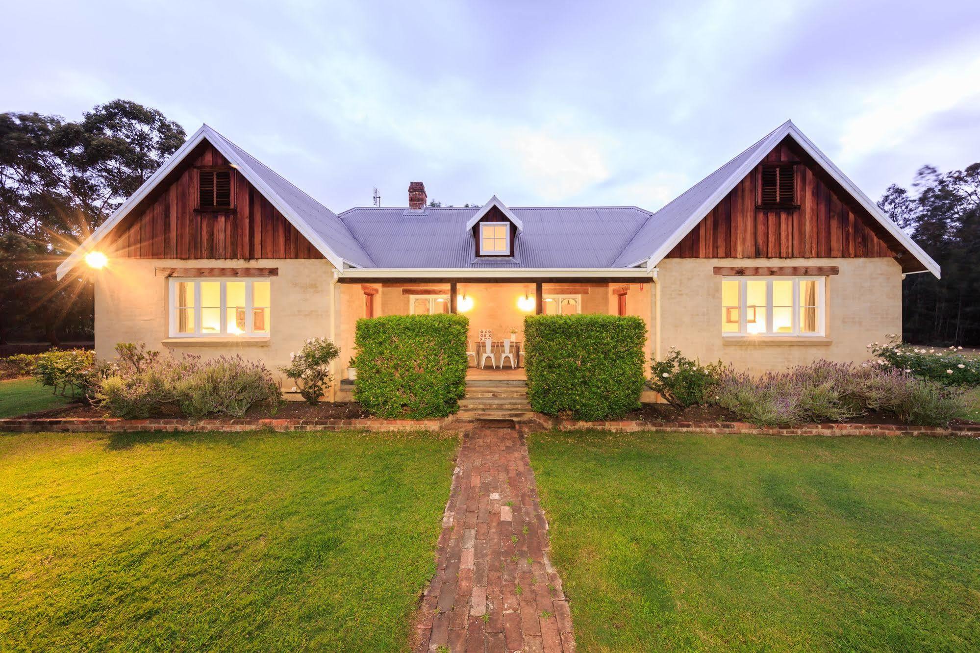The Carriages Boutique Hotel And Vineyard Pokolbin Esterno foto